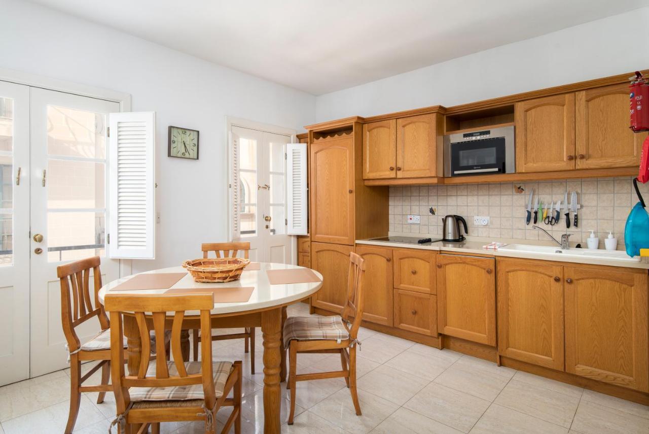 Modern 2Br Apartment Close To Sea, In The Heart Of Sliema Buitenkant foto